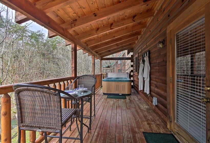 Romantic Cabin W/ Hot Tub In Pigeon Forge!