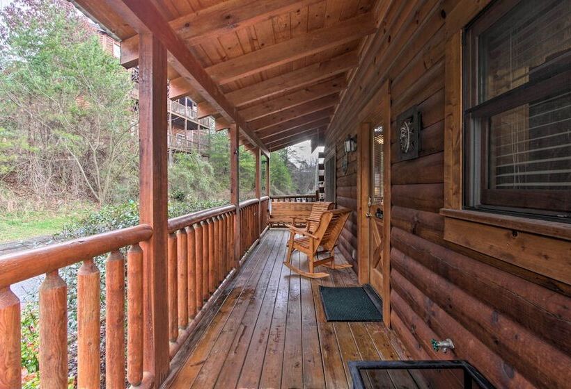 Romantic Cabin W/ Hot Tub In Pigeon Forge!