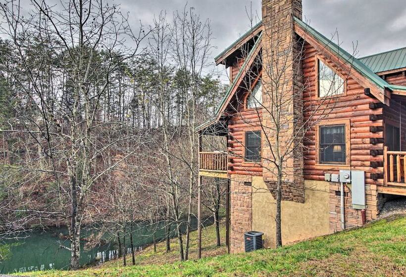 Romantic Cabin W/ Hot Tub In Pigeon Forge!