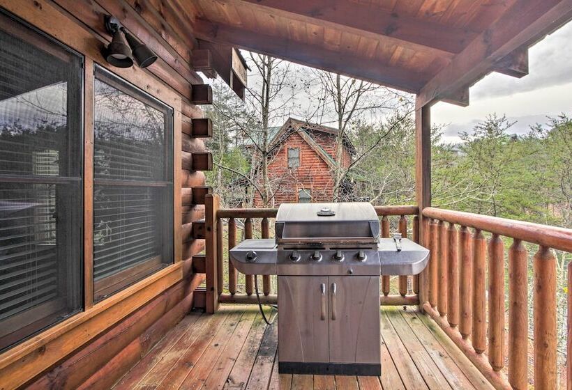 Romantic Cabin W/ Hot Tub In Pigeon Forge!