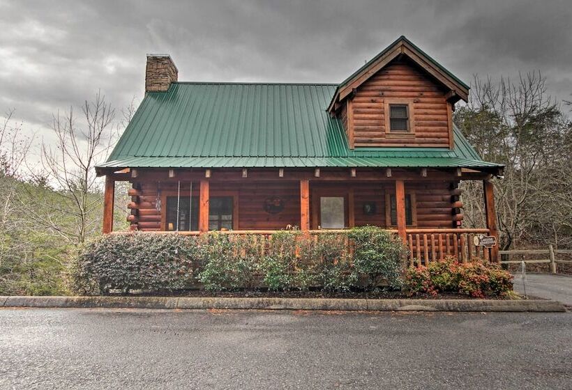 Romantic Cabin W/ Hot Tub In Pigeon Forge!