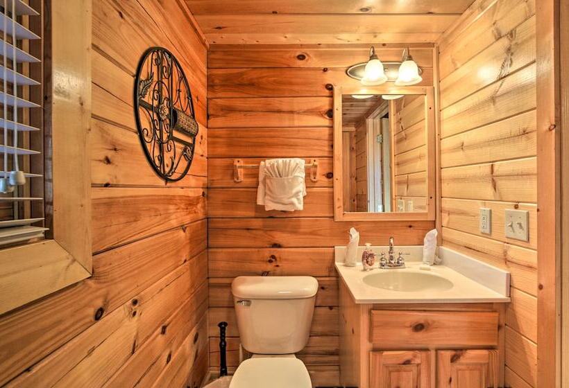 Romantic Cabin W/ Hot Tub In Pigeon Forge!