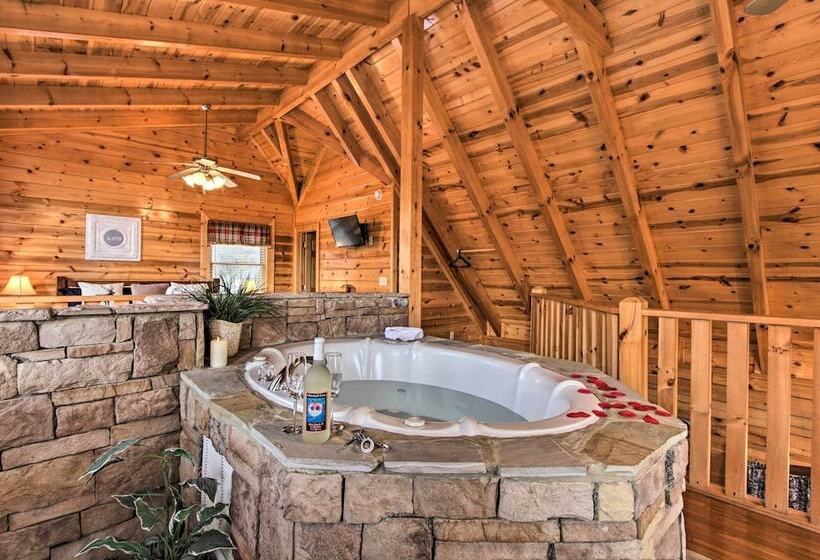 Romantic Cabin W/ Hot Tub In Pigeon Forge!
