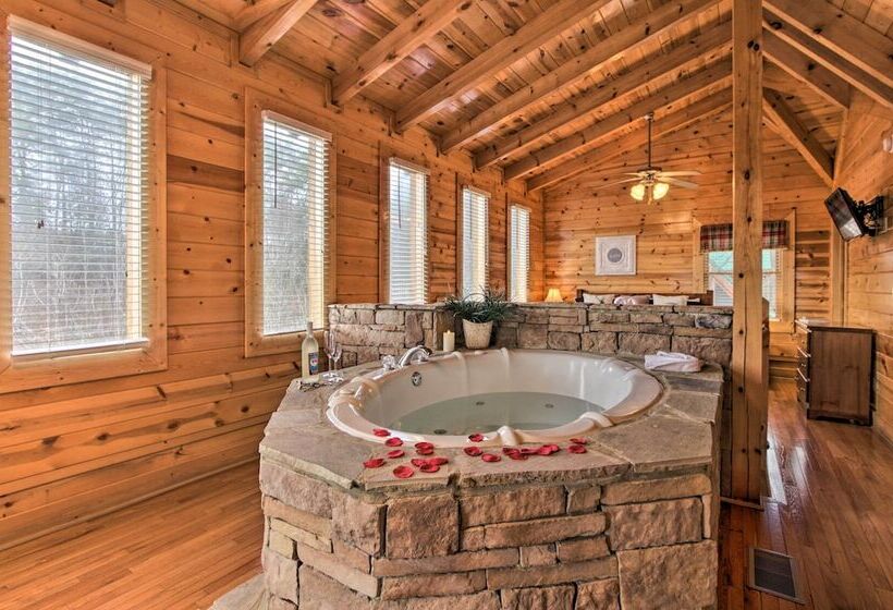 Romantic Cabin W/ Hot Tub In Pigeon Forge!