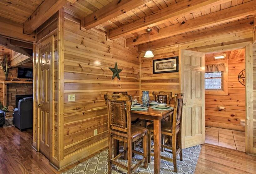 Romantic Cabin W/ Hot Tub In Pigeon Forge!