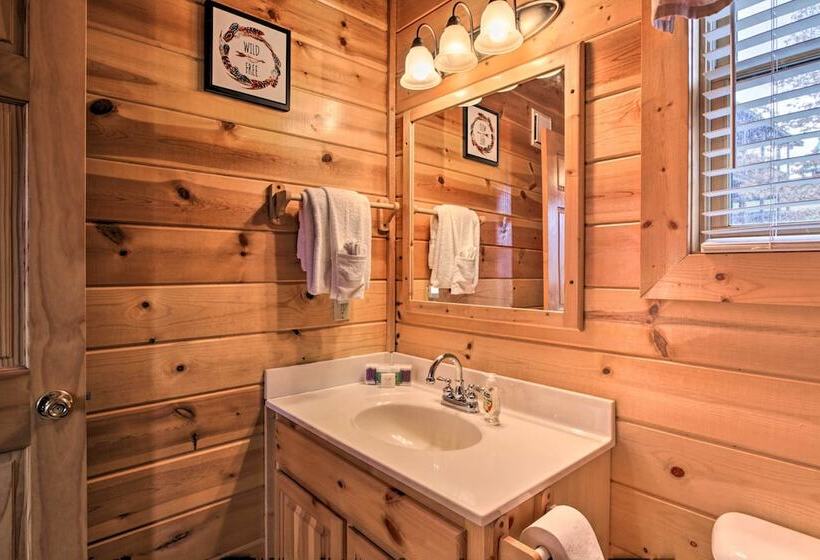 Romantic Cabin W/ Hot Tub In Pigeon Forge!