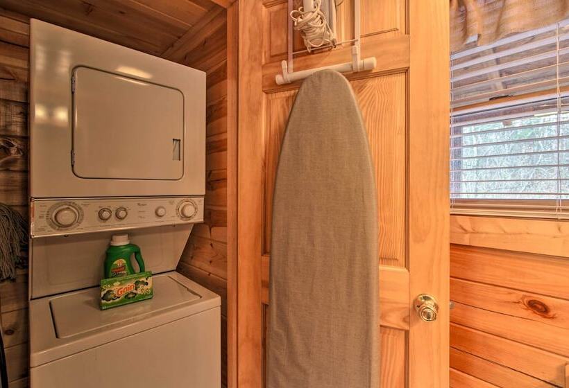 Romantic Cabin W/ Hot Tub In Pigeon Forge!