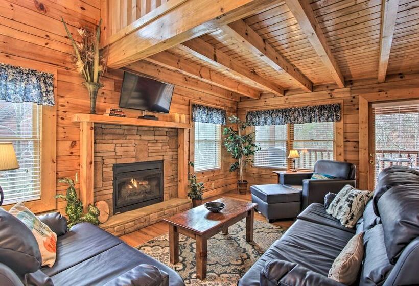 Romantic Cabin W/ Hot Tub In Pigeon Forge!
