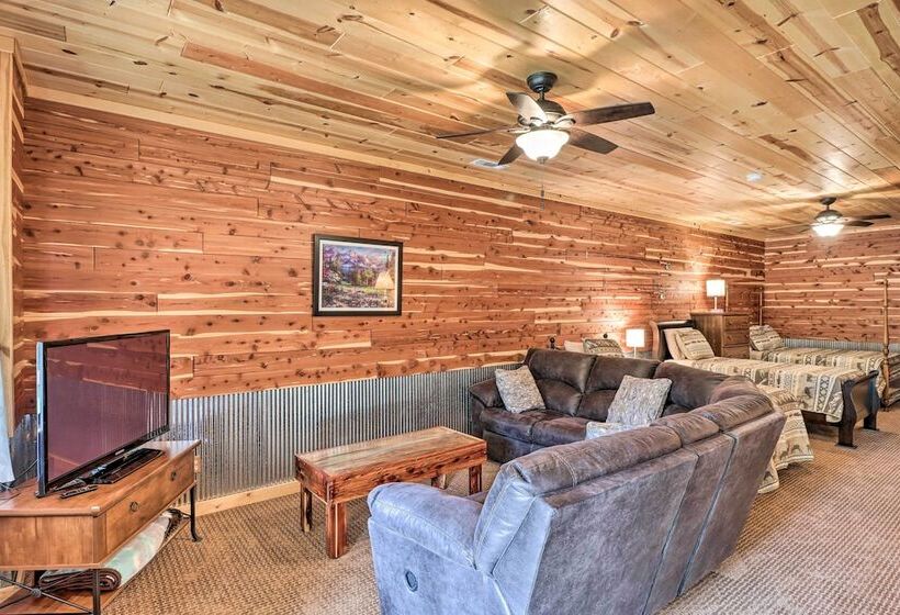 Rural Wooded Cabin Near Trophy Trout Fishing!