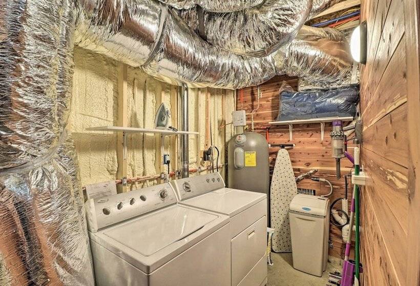 Rural Wooded Cabin Near Trophy Trout Fishing!