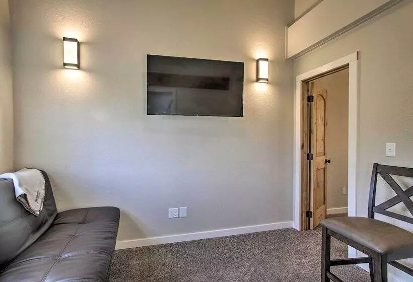 ~14 Mi To Schweitzer Mtn: Lakefront Home