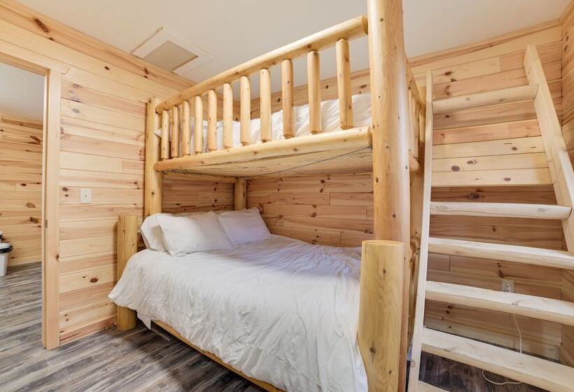 Scenic  Evan S Hideaway  Steps To Lake Huron!