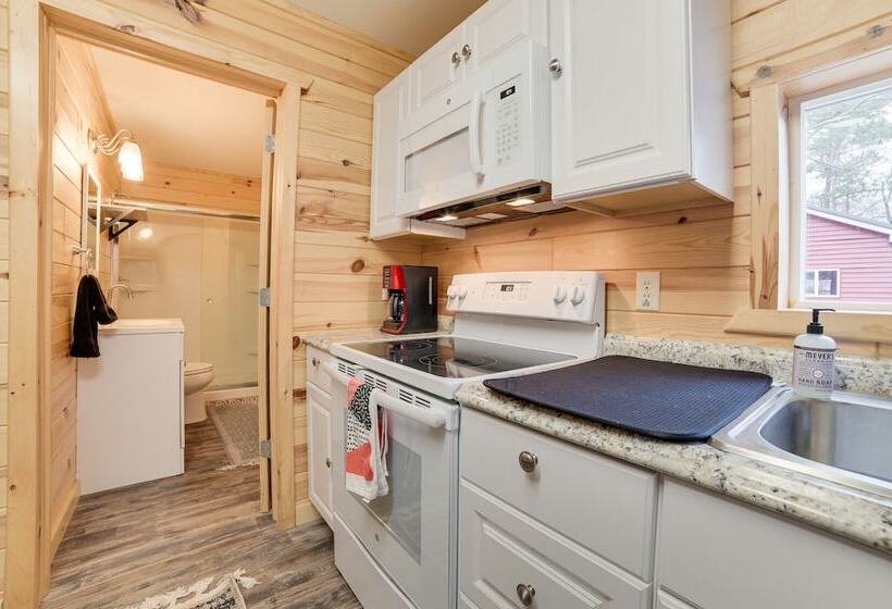 Scenic  Evan S Hideaway  Steps To Lake Huron!