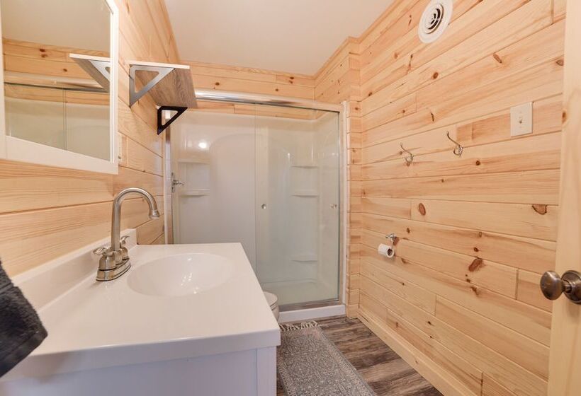 Scenic  Evan S Hideaway  Steps To Lake Huron!