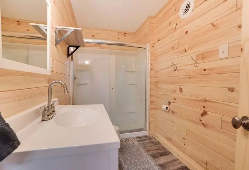 Scenic  Evan S Hideaway  Steps To Lake Huron!