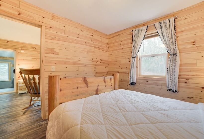 Scenic  Evan S Hideaway  Steps To Lake Huron!