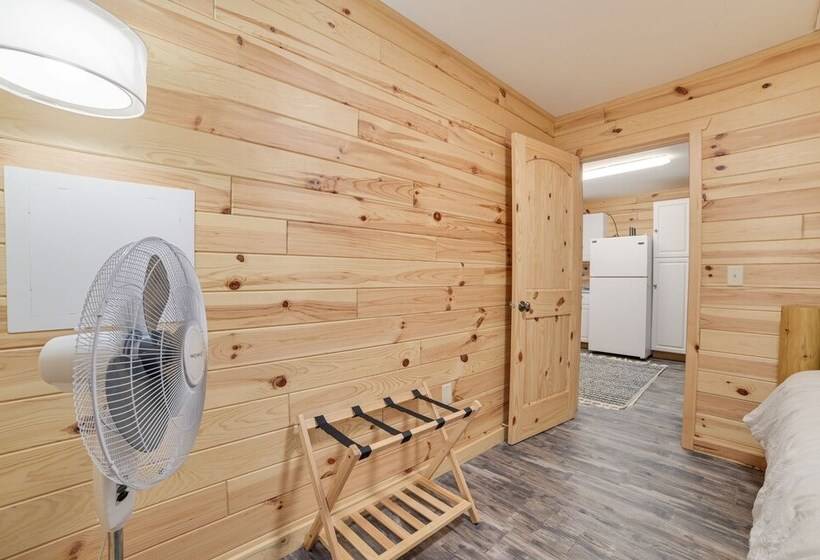 Scenic  Evan S Hideaway  Steps To Lake Huron!