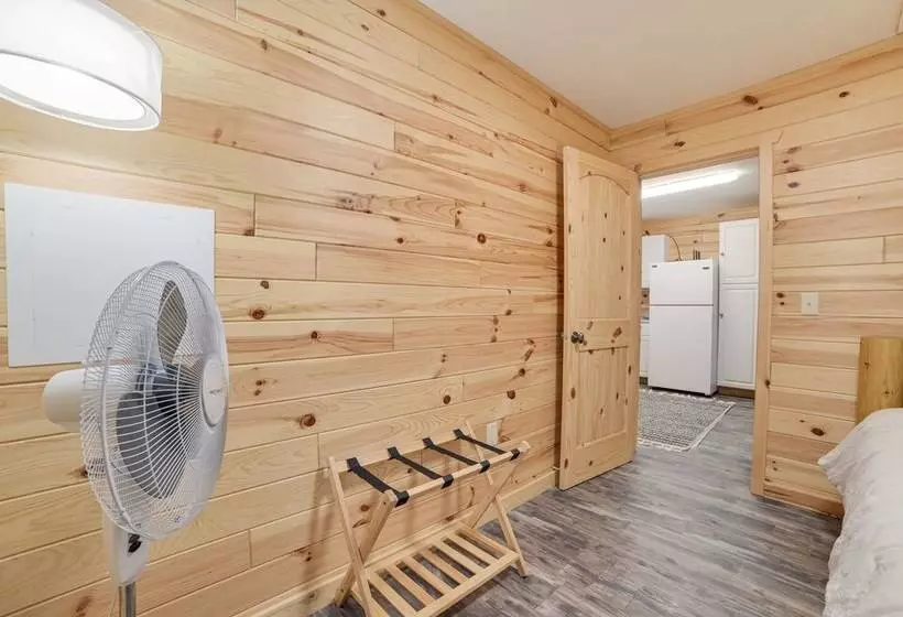 Scenic  Evan S Hideaway  Steps To Lake Huron!