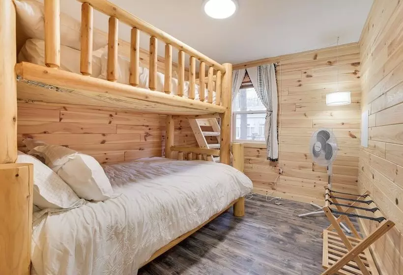 Scenic  Evan S Hideaway  Steps To Lake Huron!