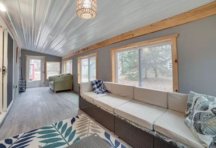 Scenic  Evan S Hideaway  Steps To Lake Huron!