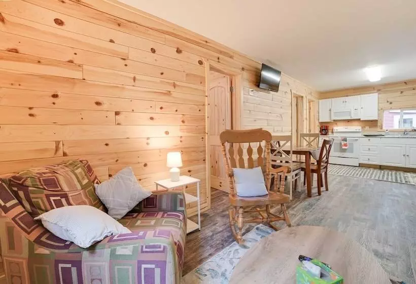 Scenic  Evan S Hideaway  Steps To Lake Huron!