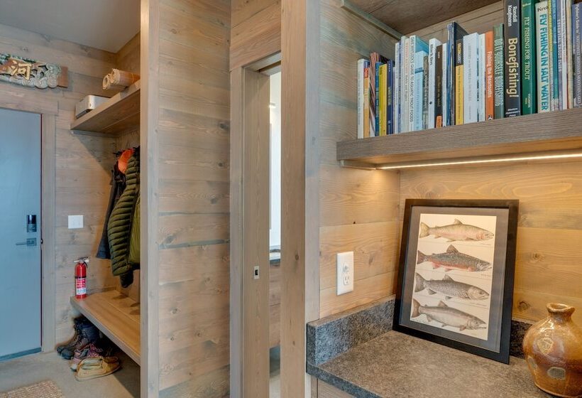 Secluded Paradise Valley Retreat W/ Stunning Views