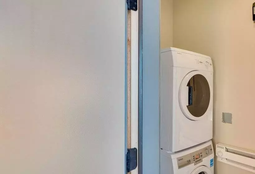 Secluded Paradise Valley Retreat W/ Stunning Views