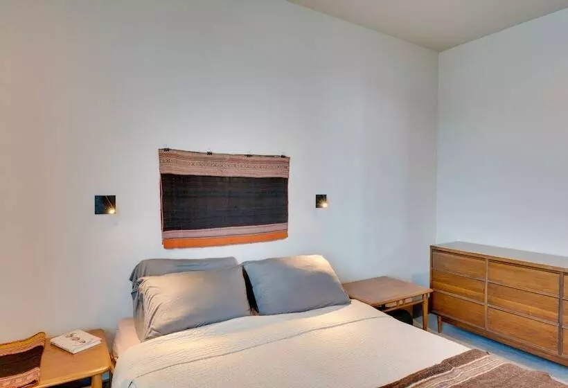 Secluded Paradise Valley Retreat W/ Stunning Views