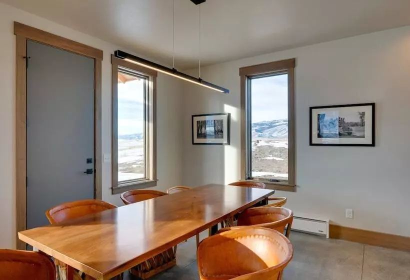 Secluded Paradise Valley Retreat W/ Stunning Views