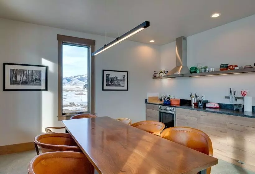 Secluded Paradise Valley Retreat W/ Stunning Views