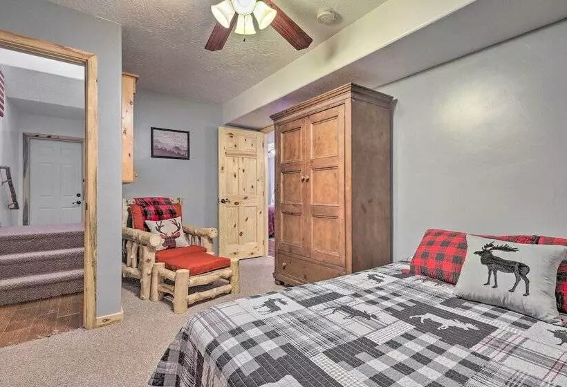 Cabin W/ Deck & Fire Pit In Duck Creek Village