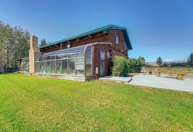 Spacious Pinedale Home W/ Mountain Range View