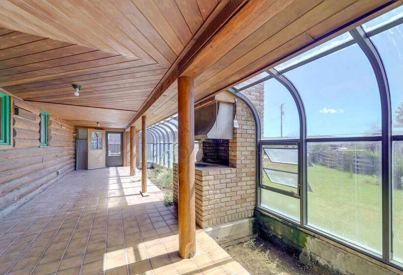 Spacious Pinedale Home W/ Mountain Range View