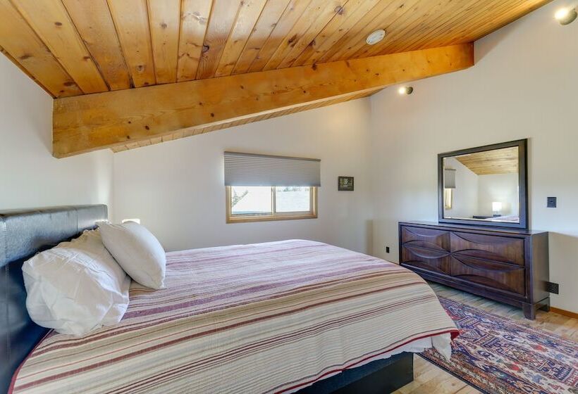 Spacious Pinedale Home W/ Mountain Range View