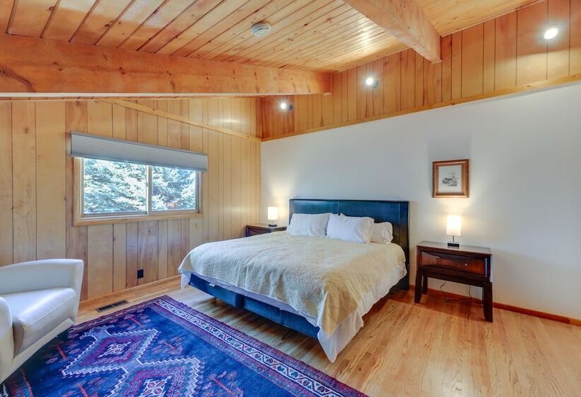 Spacious Pinedale Home W/ Mountain Range View