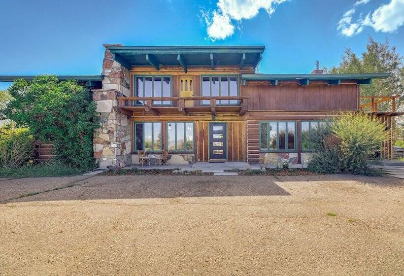 Spacious Pinedale Home W/ Mountain Range View