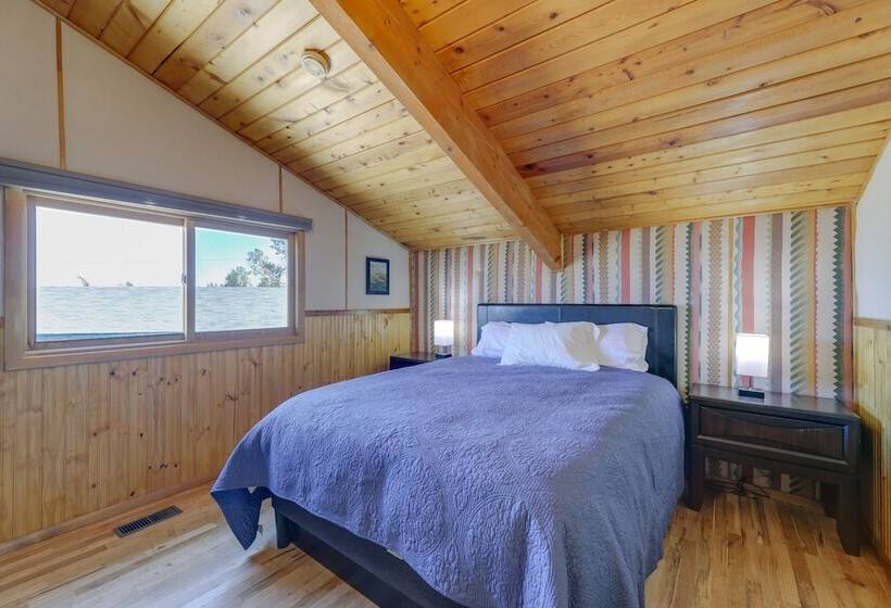 Spacious Pinedale Home W/ Mountain Range View