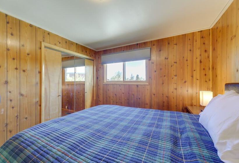 Spacious Pinedale Home W/ Mountain Range View