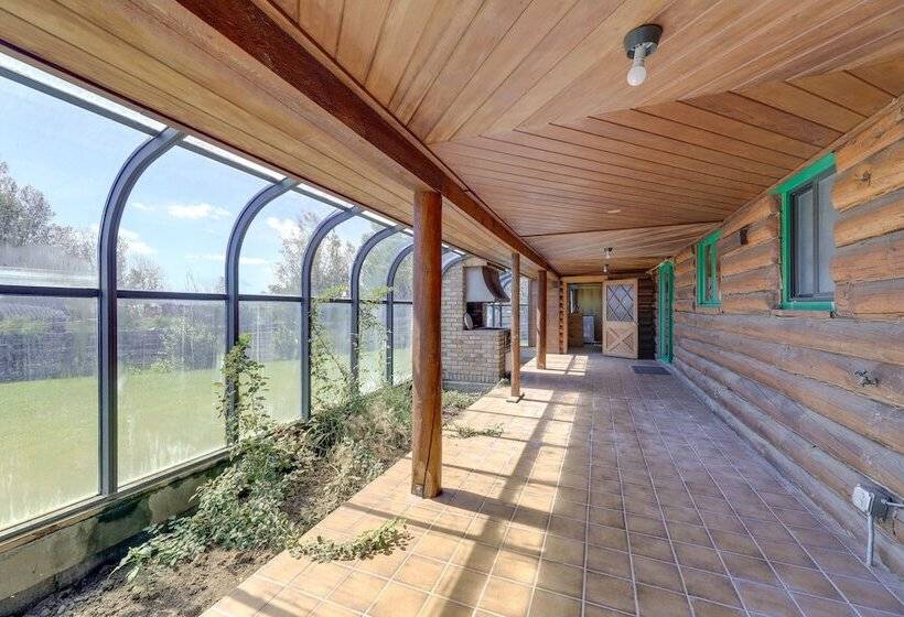 Spacious Pinedale Home W/ Mountain Range View