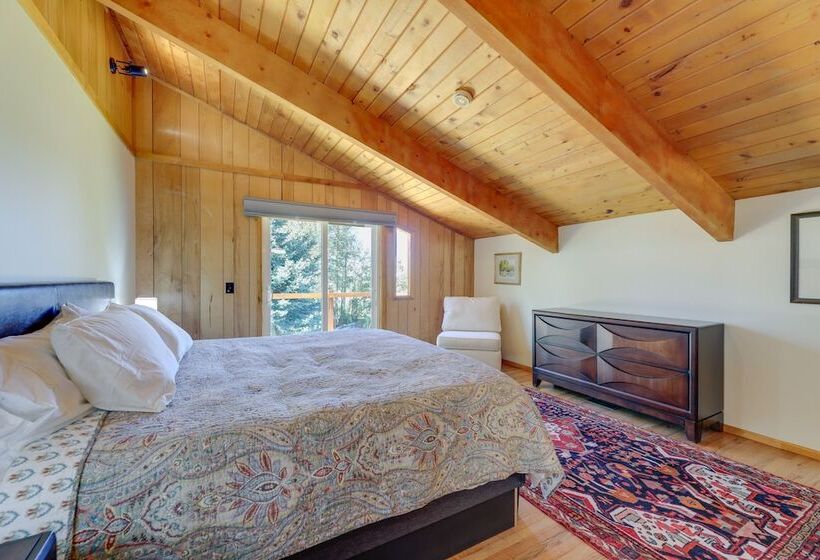 Spacious Pinedale Home W/ Mountain Range View