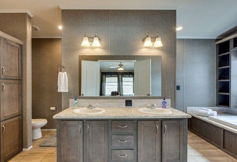 Spacious Tierra Amarilla Ranch House W/ Deck!