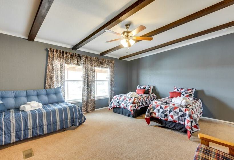 Spacious Tierra Amarilla Ranch House W/ Deck!