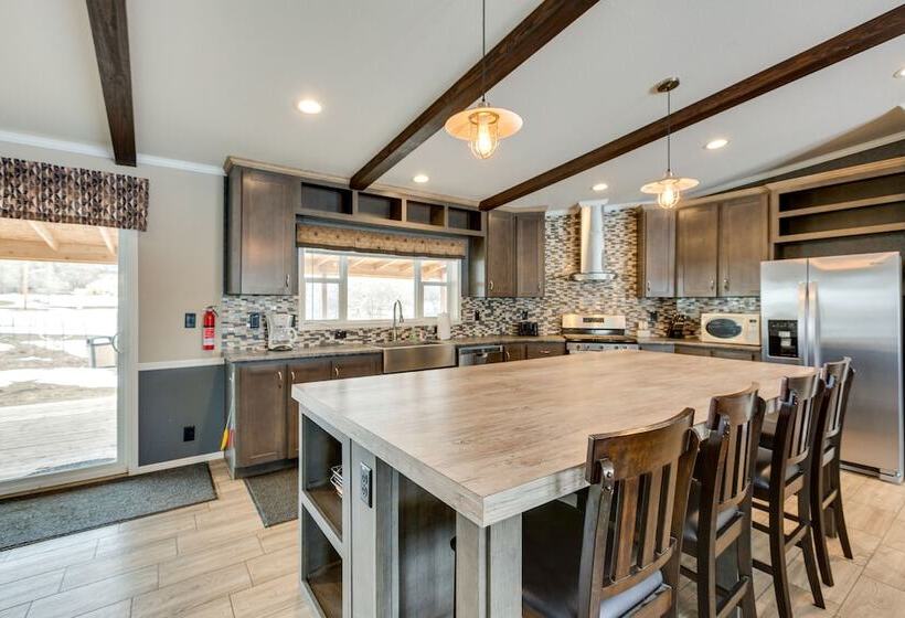 Spacious Tierra Amarilla Ranch House W/ Deck!