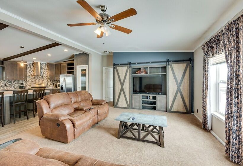 Spacious Tierra Amarilla Ranch House W/ Deck!