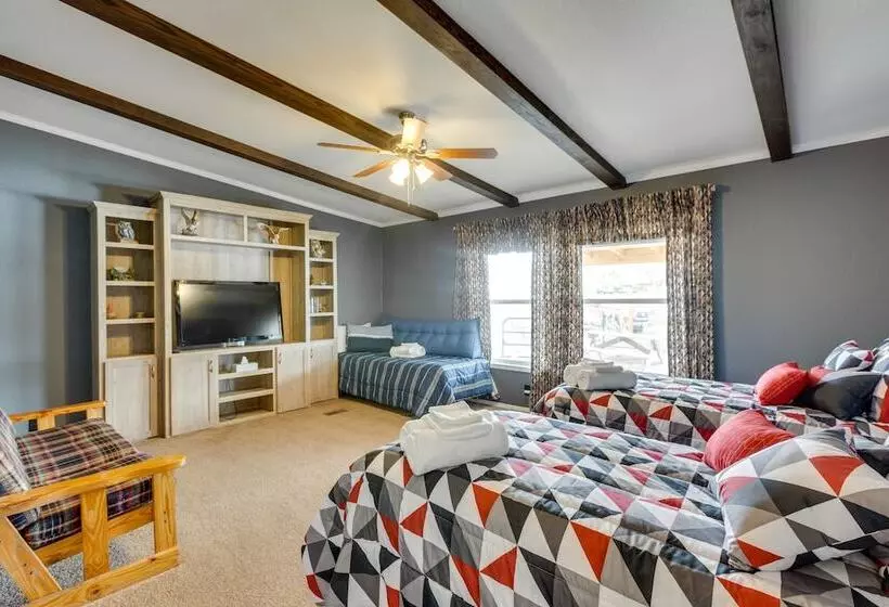 Spacious Tierra Amarilla Ranch House W/ Deck!