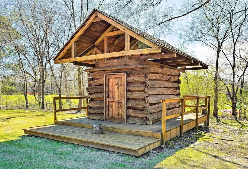 Stunning Southaven Estate: Pool & Spacious Deck!