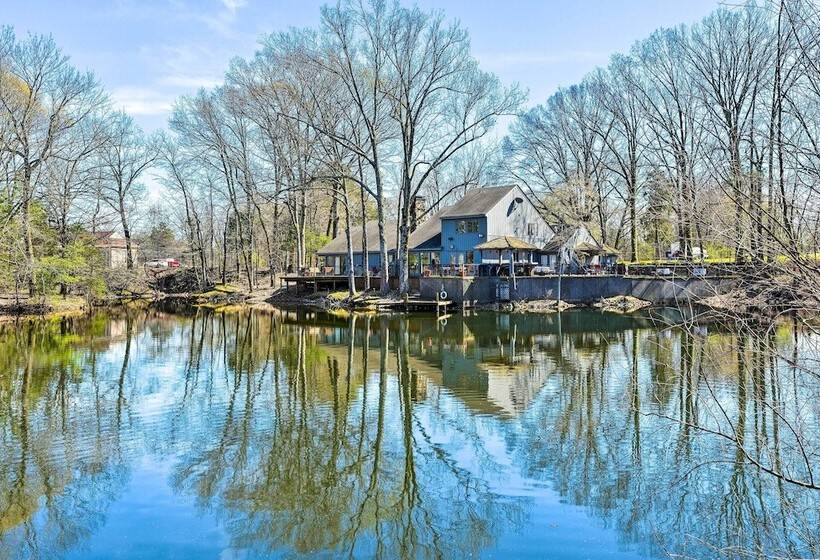 Stunning Southaven Estate: Pool & Spacious Deck!