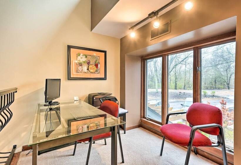 Stunning Southaven Estate: Pool & Spacious Deck!