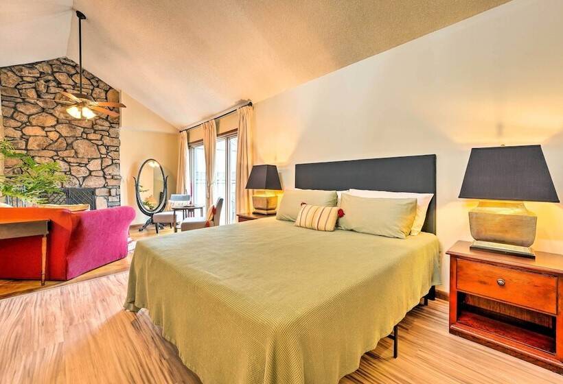 Stunning Southaven Estate: Pool & Spacious Deck!