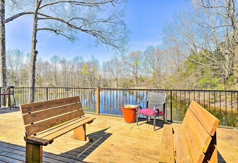 Stunning Southaven Estate: Pool & Spacious Deck!
